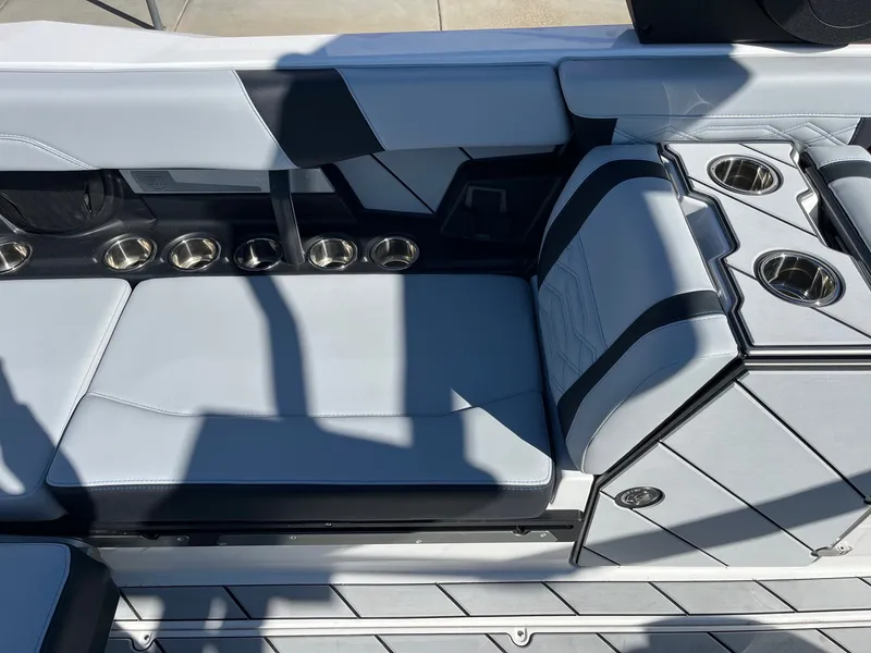 Slide: The Image of Malibu 26 LSV 2026 - 24