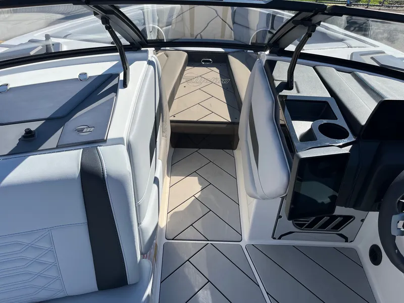 Slide: The Image of Malibu 26 LSV 2026 - 30