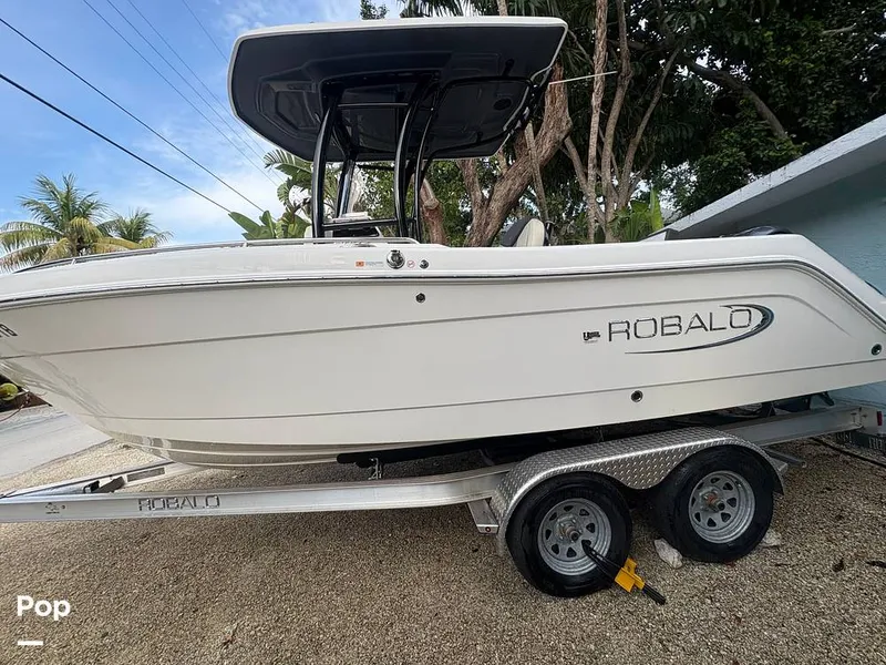 Slide: The Image of Robalo R222 2021 - 15790156