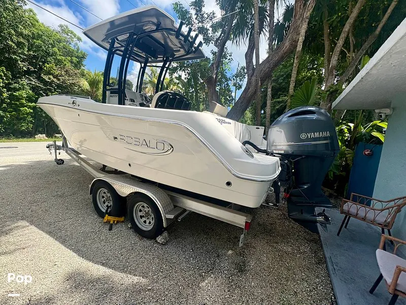 Slide: The Image of Robalo R222 2021 - 15895055