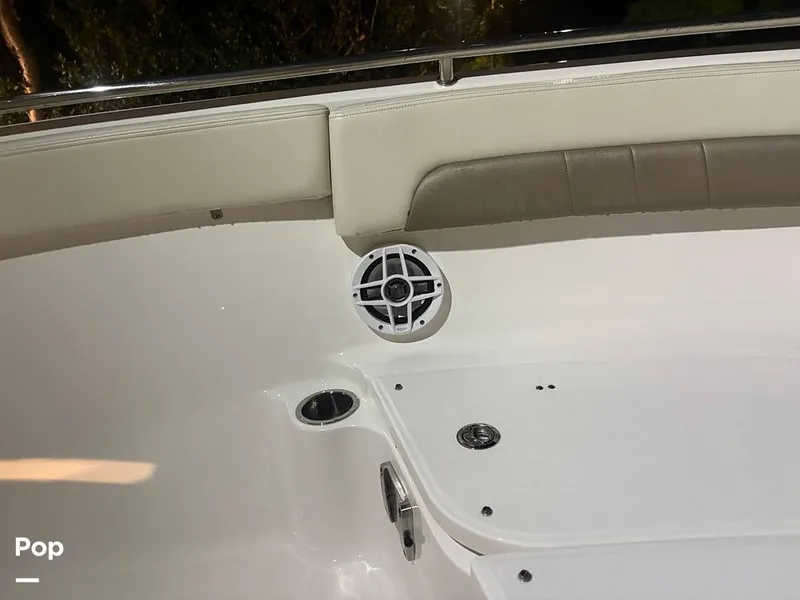 Slide: The Image of Robalo R222 2021 - 16199970