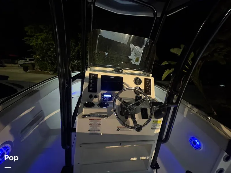 Slide: The Image of Robalo R222 2021 - 16199972