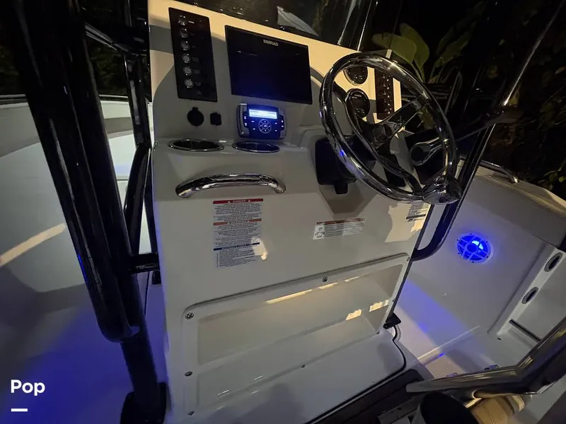 Slide: The Image of Robalo R222 2021 - 16199973