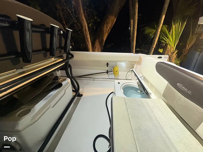 Slide: The Image of Robalo R222 2021 - 16199976