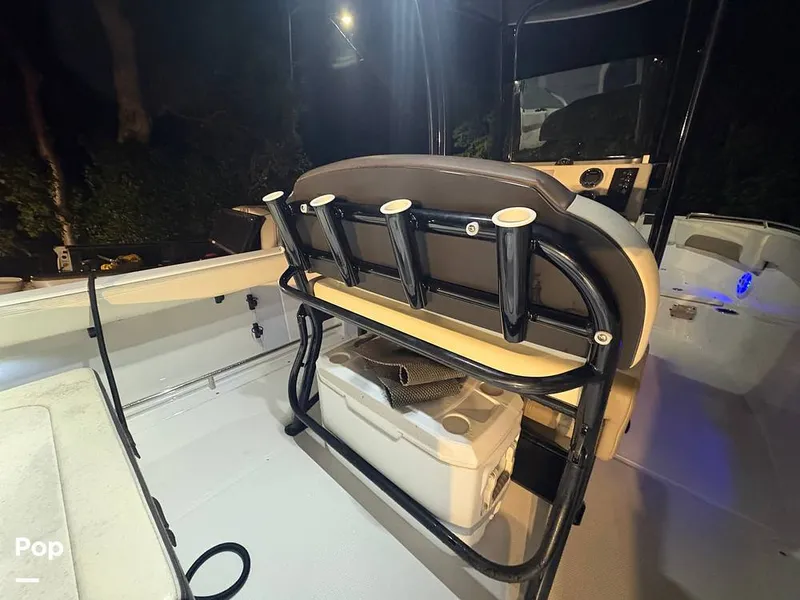 Slide: The Image of Robalo R222 2021 - 16199978