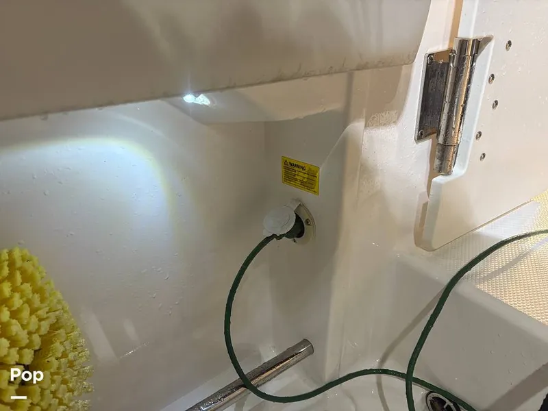 Slide: The Image of Robalo R222 2021 - 16199979