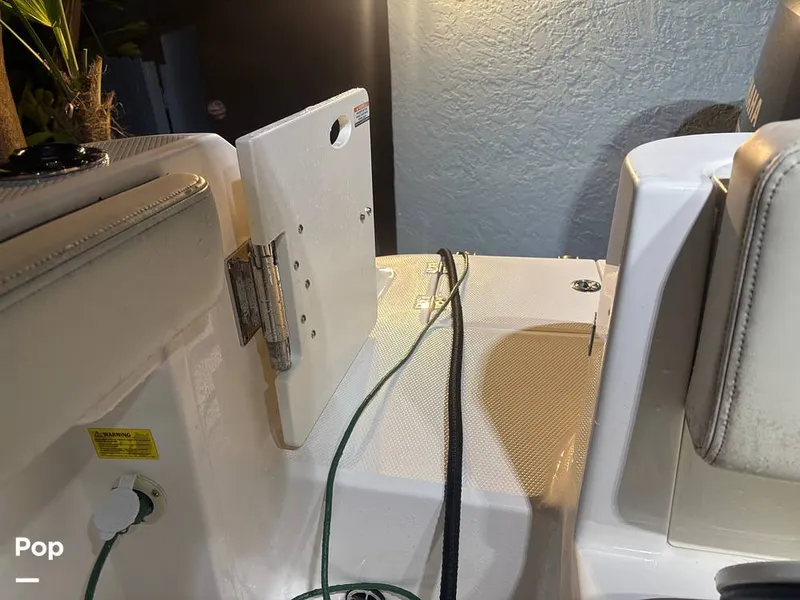 Slide: The Image of Robalo R222 2021 - 16199980