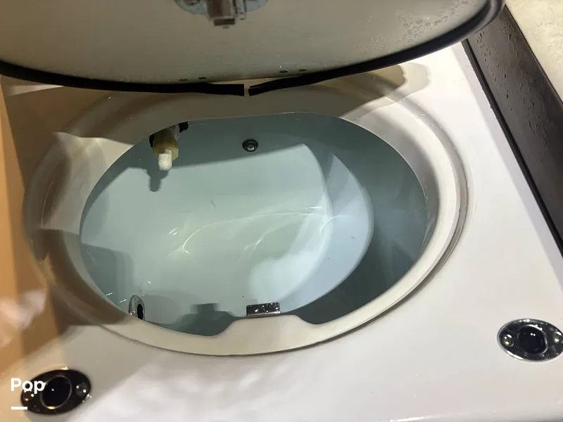 Slide: The Image of Robalo R222 2021 - 16199982