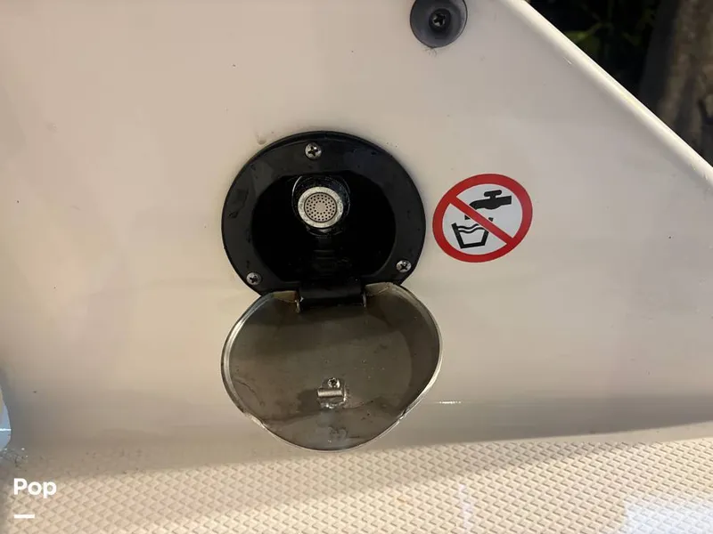 Slide: The Image of Robalo R222 2021 - 16199985