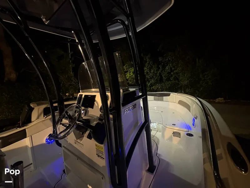 Slide: The Image of Robalo R222 2021 - 16199989