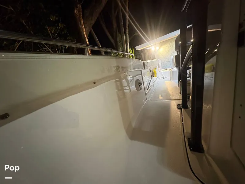 Slide: The Image of Robalo R222 2021 - 16199991