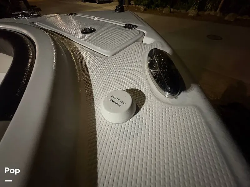 Slide: The Image of Robalo R222 2021 - 16199993