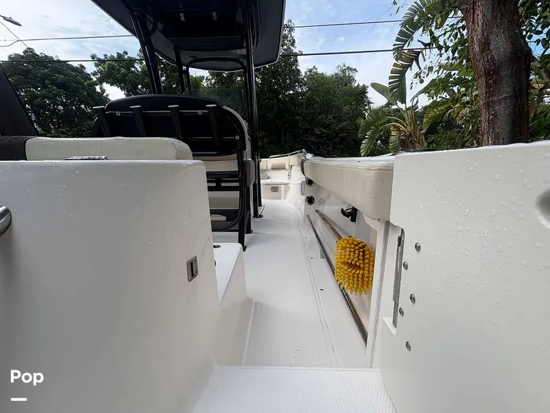 Slide: The Image of Robalo R222 2021 - 15790149