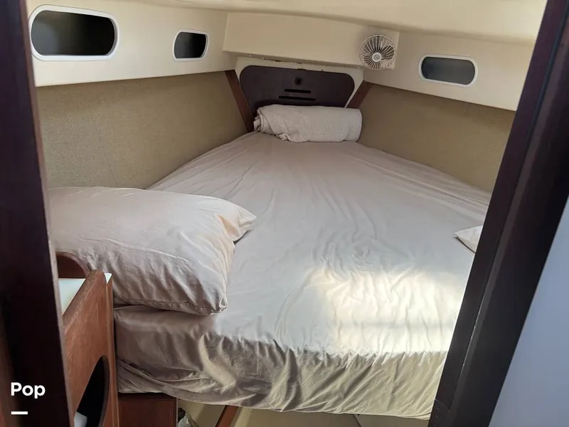 Slide: The Image of V Berth - 15686379