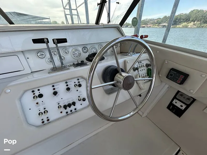 Slide: The Image of Sea Ray 360 Express 1982 - 15744420