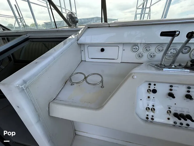 Slide: The Image of Sea Ray 360 Express 1982 - 15744422