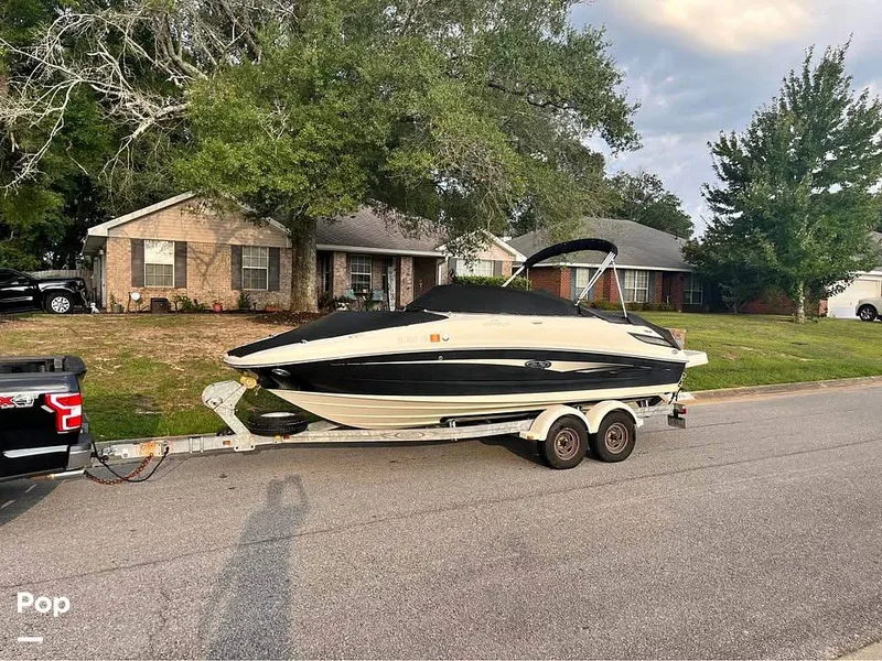 The Image of Sea Ray 220 Sundeck 2010 - 15684480