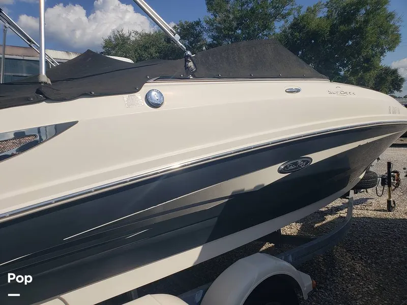 Slide: The Image of Sea Ray 220 Sundeck 2010 - 15706550