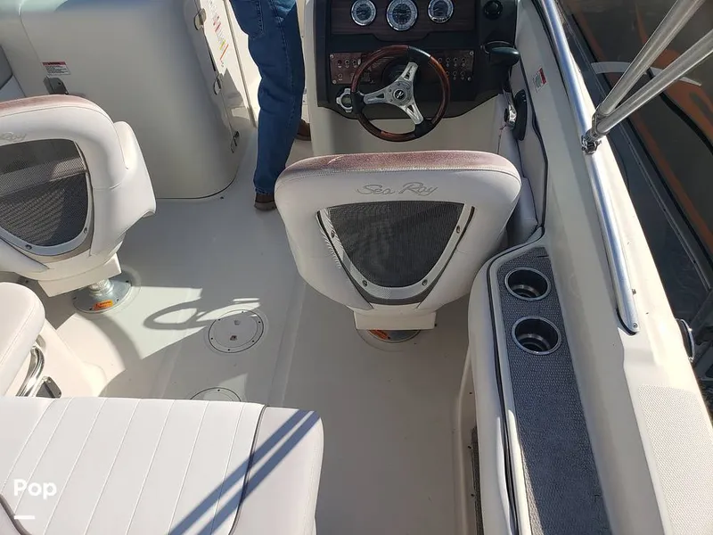 Slide: The Image of Sea Ray 220 Sundeck 2010 - 15706558