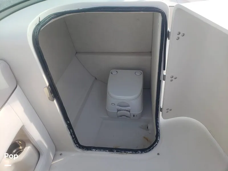 Slide: The Image of Sea Ray 220 Sundeck 2010 - 15706568