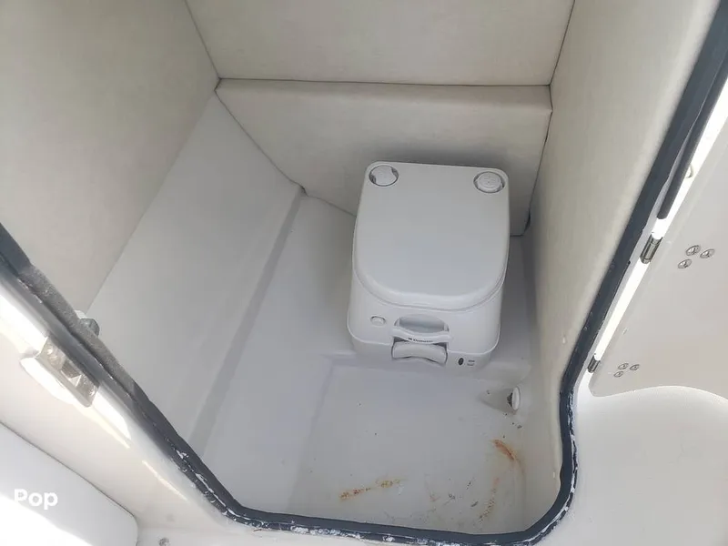 Slide: The Image of Sea Ray 220 Sundeck 2010 - 15706569