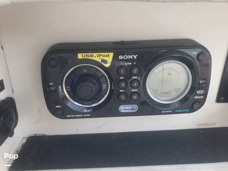 Slide: The Image of Sea Ray 220 Sundeck 2010 - 15706578