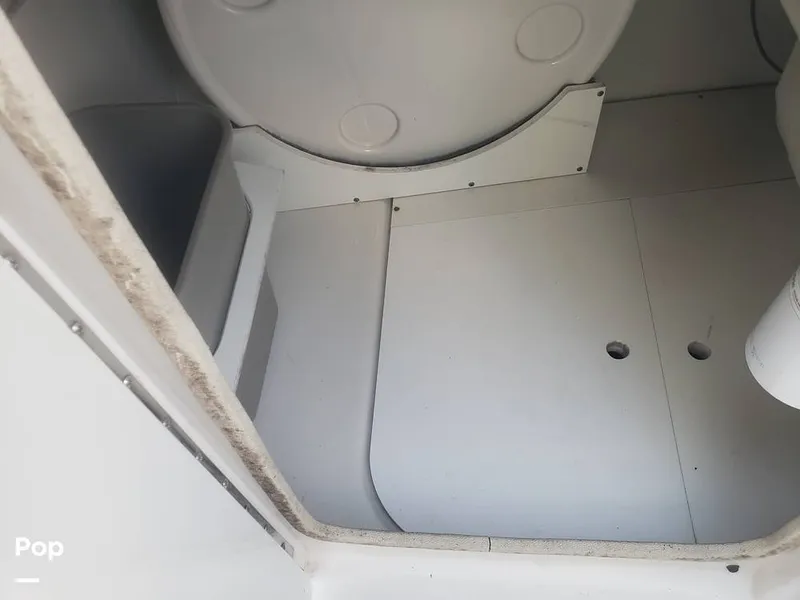 Slide: The Image of Sea Ray 220 Sundeck 2010 - 15706580