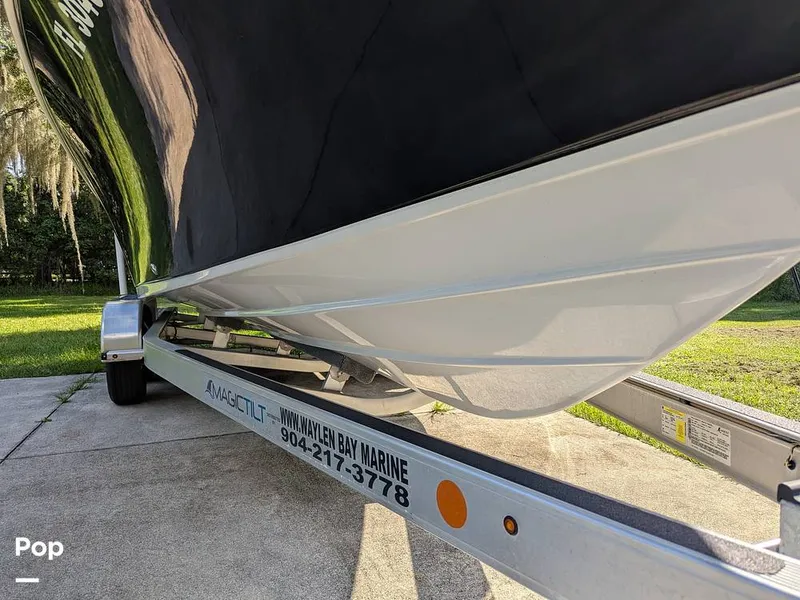 Slide: The Image of Sea Chaser 23LX 2023 - 15774996