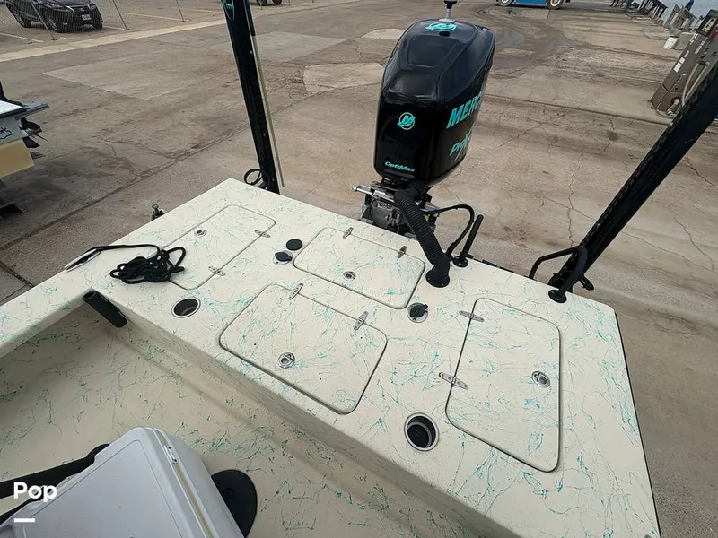 Slide: The Image of Casting Deck With Storage/live Well/bait Well - 15919367