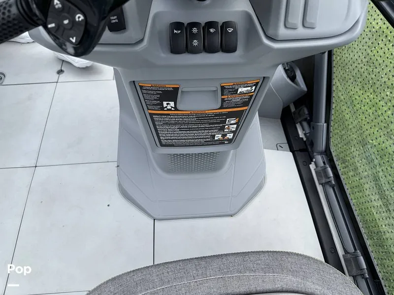 Slide: The Image of Sea-Doo Switch Cruise 21 2023 - 15733916