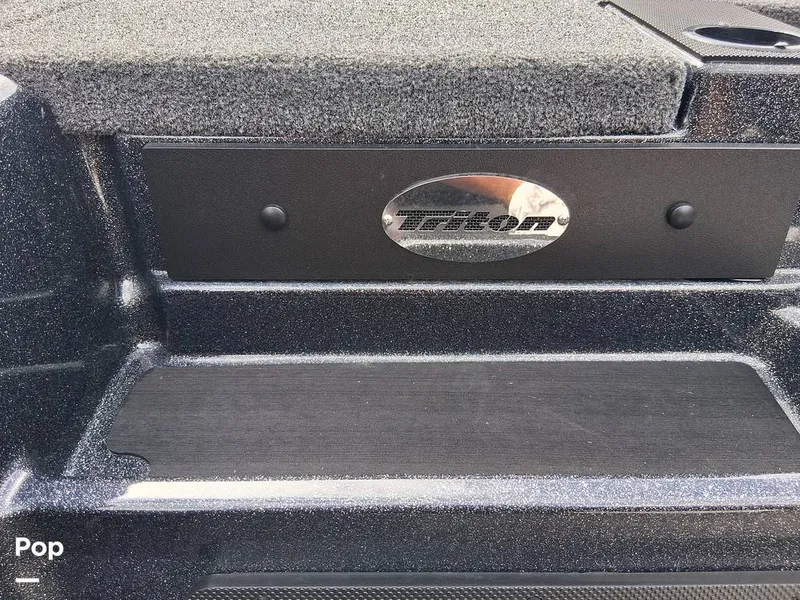 Slide: The Image of Peace of mind: Ask for a complimentary BoatHistoryReport report ($39.99 value) - I1