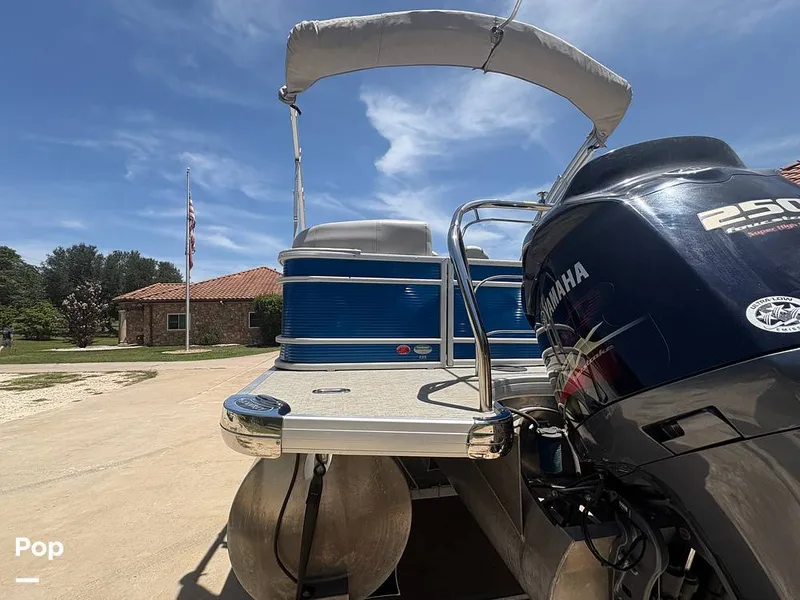 Slide: The Image of Aqua 235 SB 2020 - 15710247