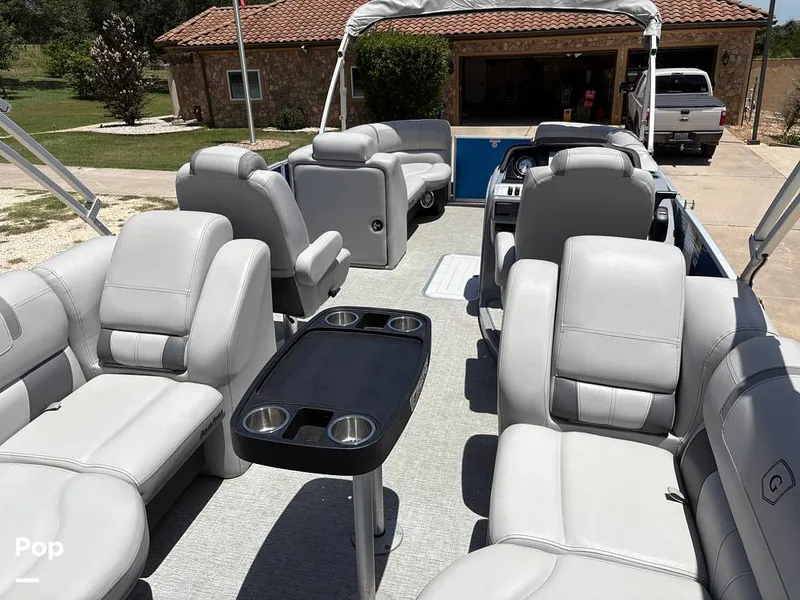 Slide: The Image of Passenger Seat With Storage/removable Table - 15710252