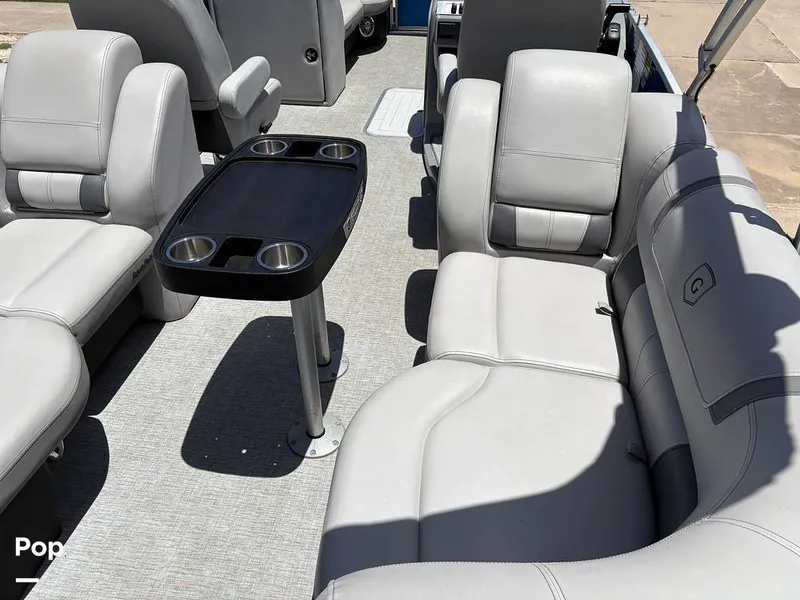 Slide: The Image of Passenger Seat With Storage/removable Table - 15710253
