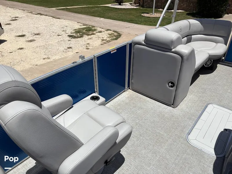 Slide: The Image of Passenger Seating/compartment Storage - 15710343