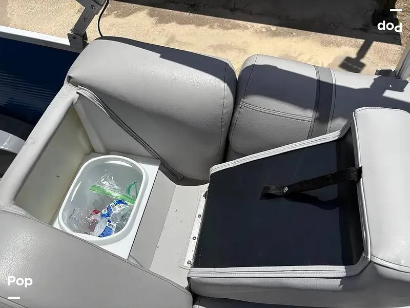 Slide: The Image of Passenger Seating/compartment Storage - 15712110