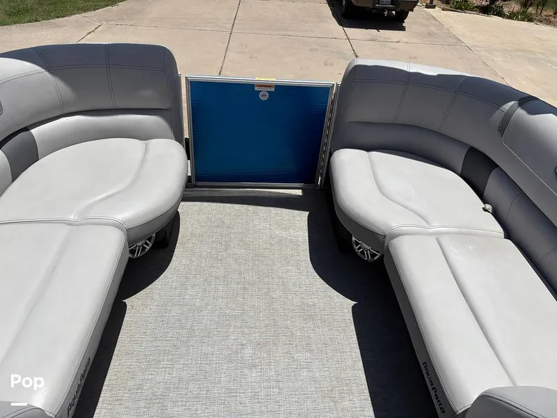 Slide: The Image of Bow Passenger Seating With Storage - 15710351