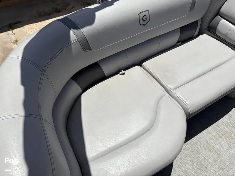 Slide: The Image of Bow Passenger Seating With Storage - 15710353