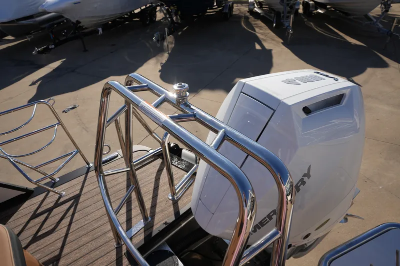 Slide: The Image of Harris Grand Mariner 250 2026 - 12