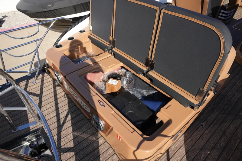 Slide: The Image of Harris Grand Mariner 250 2026 - 14
