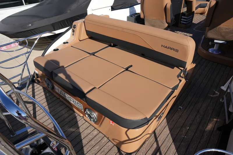 Slide: The Image of Harris Grand Mariner 250 2026 - 15