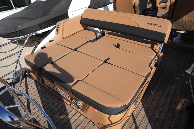 Slide: The Image of Harris Grand Mariner 250 2026 - 16
