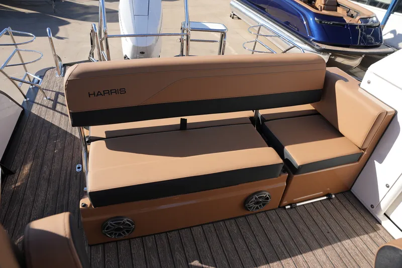 Slide: The Image of Harris Grand Mariner 250 2026 - 18