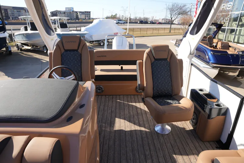 Slide: The Image of Harris Grand Mariner 250 2026 - 20