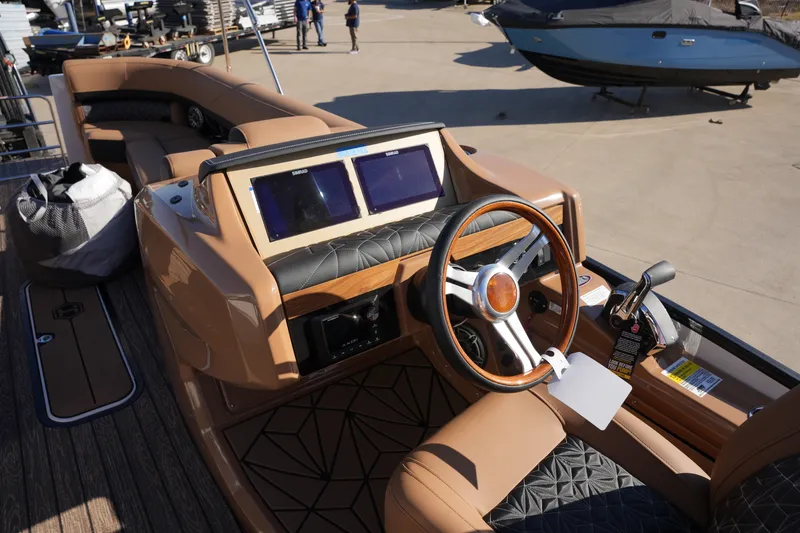 Slide: The Image of Harris Grand Mariner 250 2026 - 23