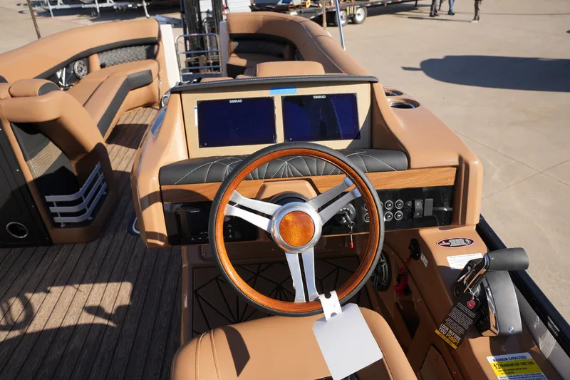 Slide: The Image of Harris Grand Mariner 250 2026 - 24