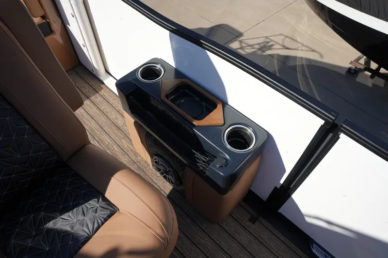 Slide: The Image of Harris Grand Mariner 250 2026 - 30