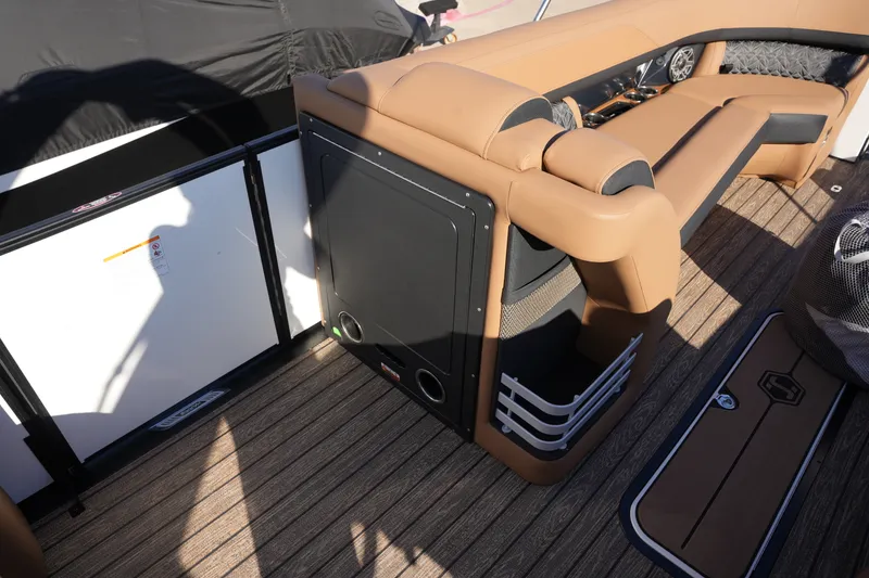 Slide: The Image of Harris Grand Mariner 250 2026 - 31