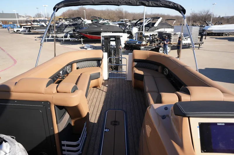 Slide: The Image of Harris Grand Mariner 250 2026 - 36