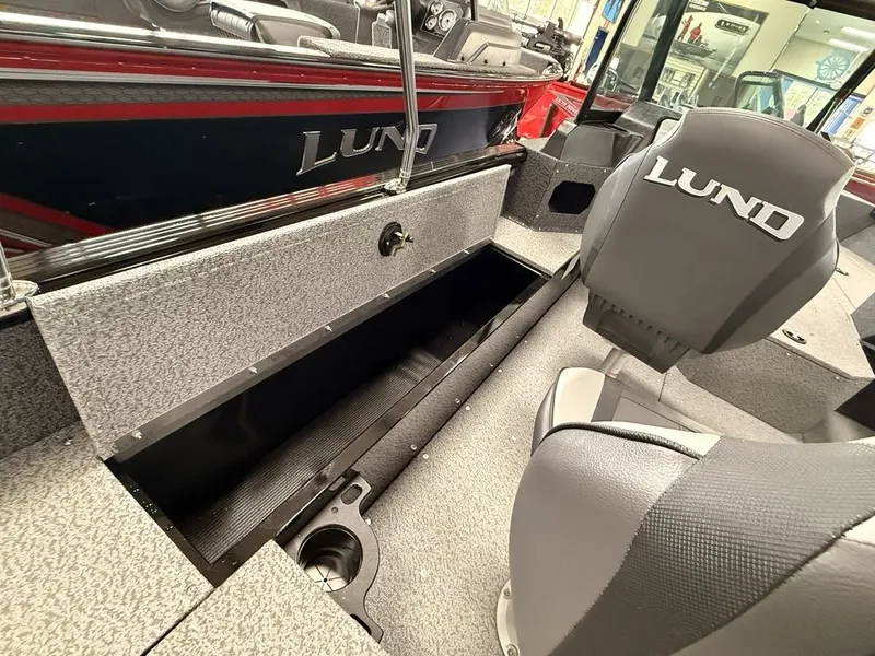 Slide: The Image of Lund 1700 Explorer Sport 2026 - 11